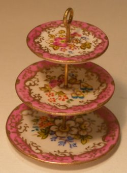 Palace Bouquet 3-tir Tidbit by Christopher Whitford