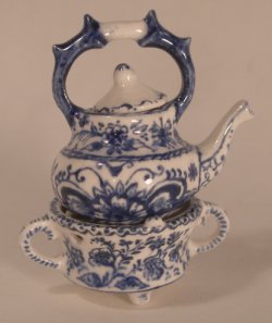 Chocolate Kettle by Henny Staring-Egberts