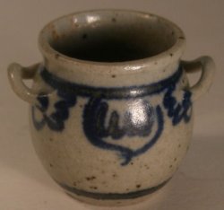 Pottery #11 Salt Pot Onion by Elisabeth Causeret #A