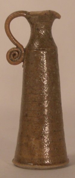 Haut Pitcher Brown by Elisabeth Causeret