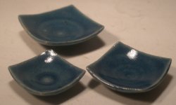 Moderon Collection 3 Sq. Plates Blue by Elisabeth Causeret