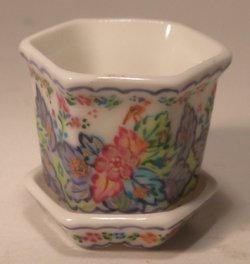 Tobacco Leaf Flower Pot Medium by Christopher Whitford