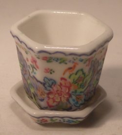 Tobacco Leaf Flower Pot Small by Christopher Whitford