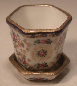 Madam Pompadour Flower Pot Large by Christopher Whitford