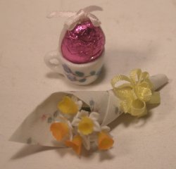 Easter Egg & Bunch of Daffodils