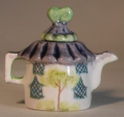 Pagoda Teapot by Valerie Casson