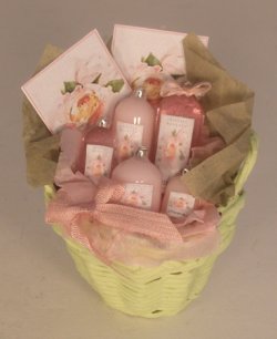 Crabtree & Evelyn Large Basket #21 by Syreeta's Miniatures