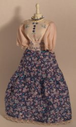 Maniquin in Blue Floral Print Dress by Taller Targioni