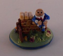 Humpty Dumpty Cake by Linda Cummings