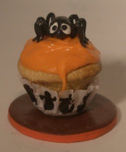 Spider Cupcake Cake by Linda Cummings