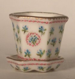 Elizabeth Flower Pot Small by Christopher Whitford