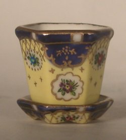 Victorian Net Flower Pot Small by Christopher Whitford