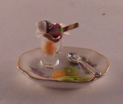 Sundae on Plate by Country Contrast