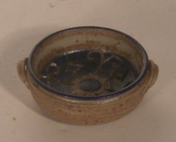 Handled Bowl E #1 by Elisabeth Causeret