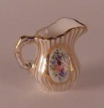Pitcher 15-48 by Beate