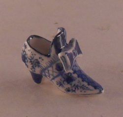 Shoe by Henny Staring-Egberts