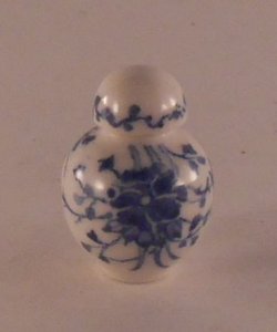 Kangxi Covered Pot by Henny Staring-Egberts