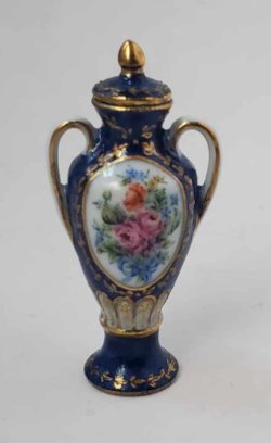 Severes Covered Urn by Miyuki Nagashima