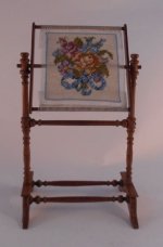 Embroidery Stand #2 by Taller Targioni #A