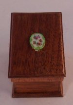 Plate Presentation Box Queen Victoria by Christopher Whitford
