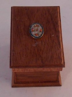 Plate Presentation Box Madam Pompadour by Christopher Whitford