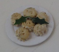 Mini Pies on Platemby Country Contrast