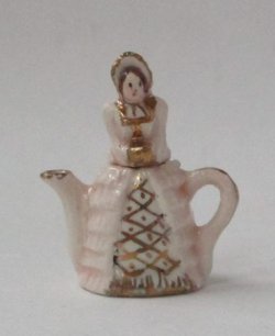 Chelsea Lady Light 1Pink Teapot by Valerie Casson