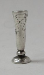 Bud Vase by Aquisto