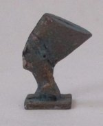Neffertiti bu Joseph Addotta